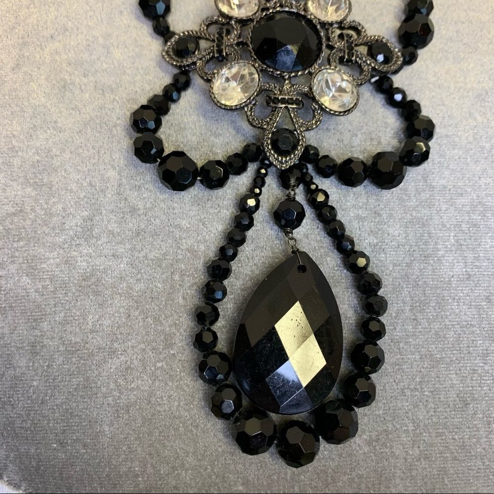 White House Black Market beaded rhinestone layered necklace - Picture 4 of 6